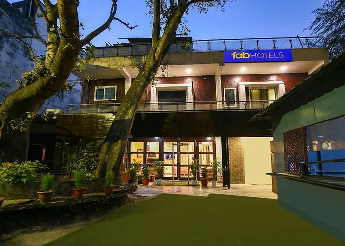 Fabhotel Under Bridge - Near Nizamuddin Railway Station